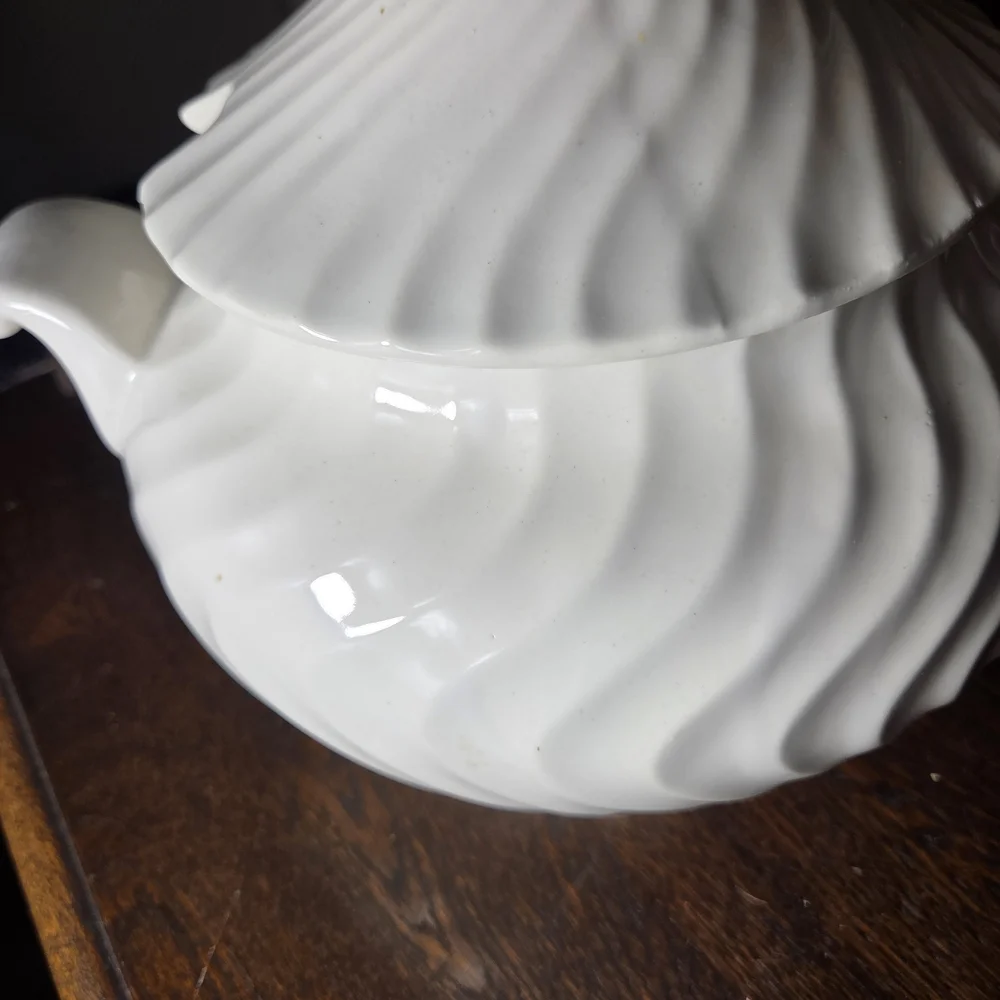 White Porcelain Covered Sugar Bowl with Swirl Motif